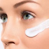 The application process of face cream to the skin