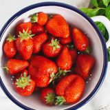 Role of strawberries that act in the face